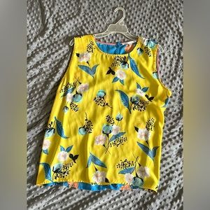 Unique sleeveless blouse!